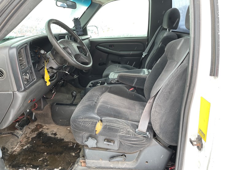 #1163-•-2003-chevrolet-service-truck-(has-mn-title)-image-24