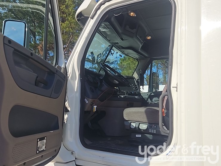 2018-freightliner-cascadia-image-43