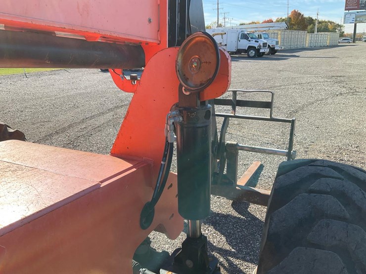 2016-sky-trak-6042-image-56