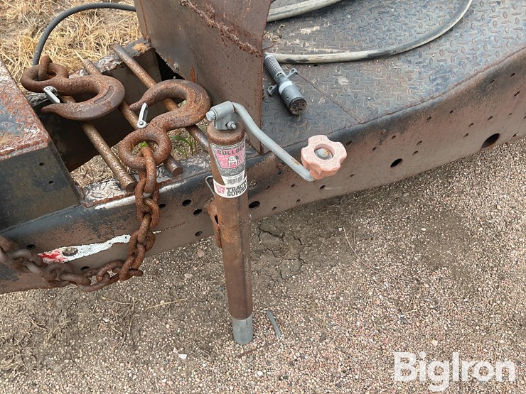 neville-trailer-image-11