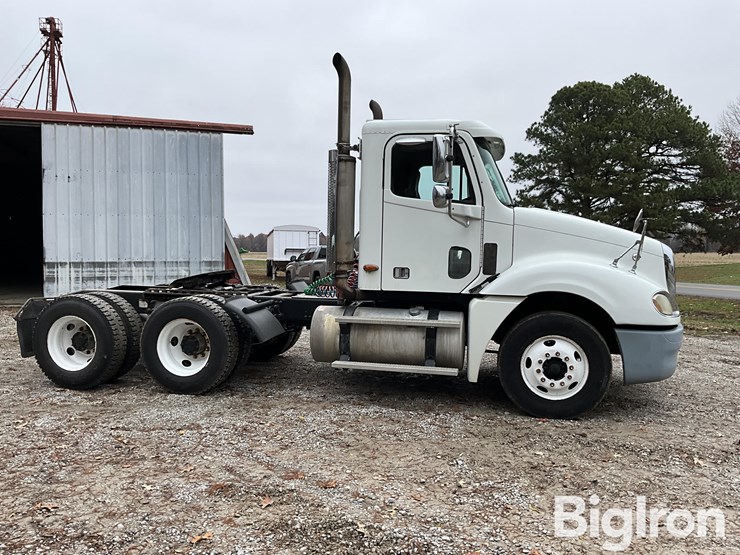 freightliner-columbia-120-image-4