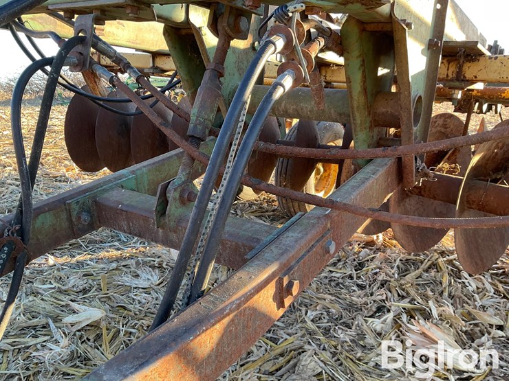 john-deere-230-image-13