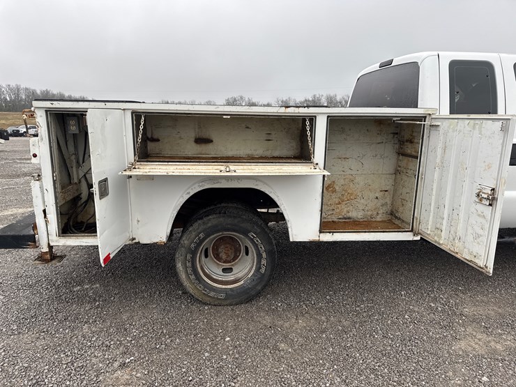 ford-f350-xl-image-12