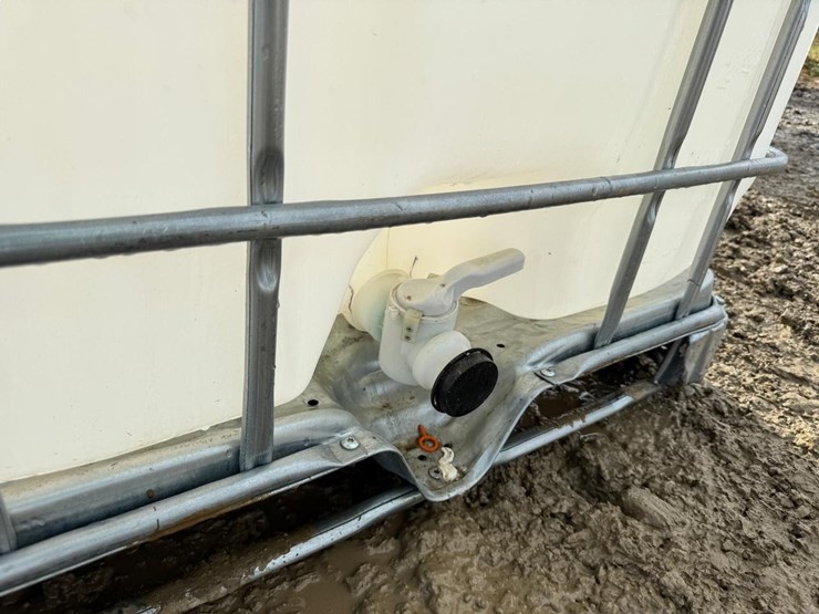 water-tank-tote-image-5