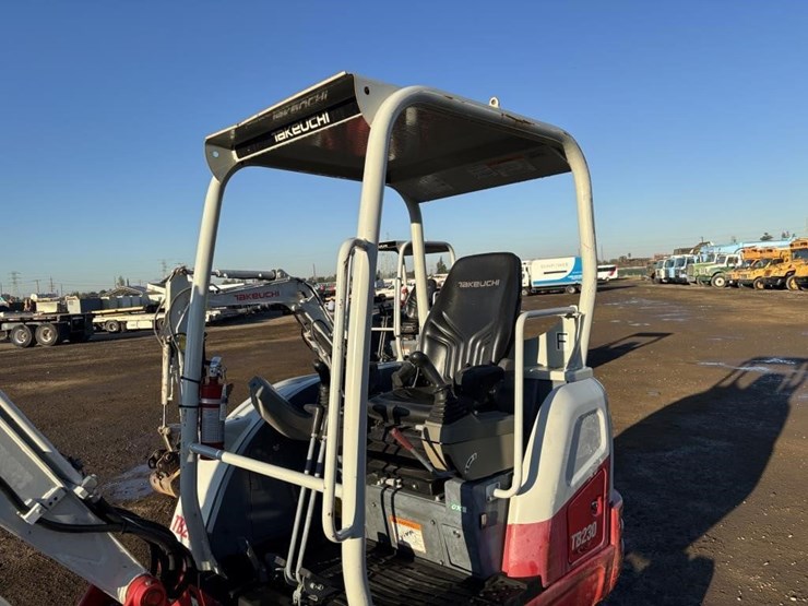 takeuchi-tb230-image-25