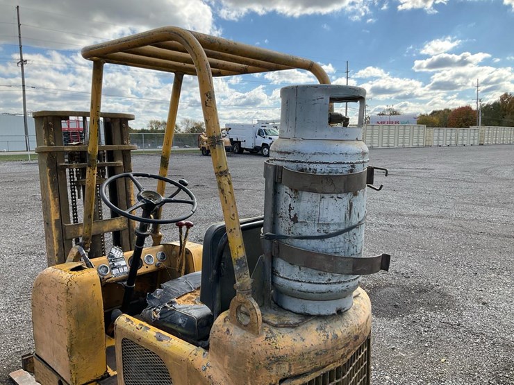 #1351-•-allis-chalmers-forklift-image-20