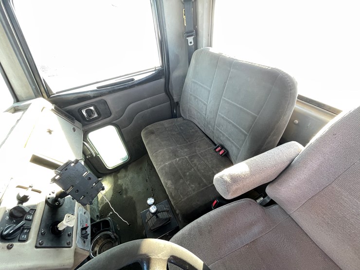 #1160-•-2008-peterbilt-pb335-hook-truck-(has-mn-title)-image-34