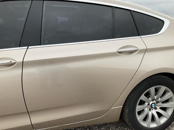 #2053-•-2010-bmw-550gt-car*-image-17