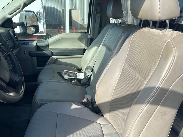 ford-f350-xl-image-24