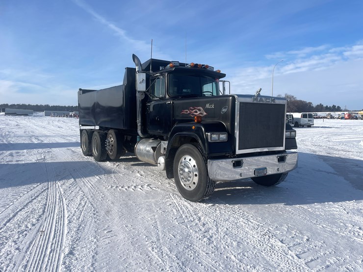 #1156-•-1987-mack-dump-truck-(has-mn-title)-image-3