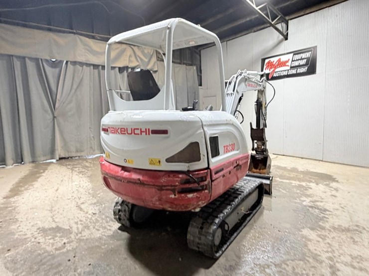 takeuchi-tb230-image-5