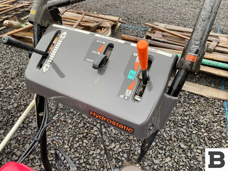 honda-hs724-walk-behind-snowblower-image-12