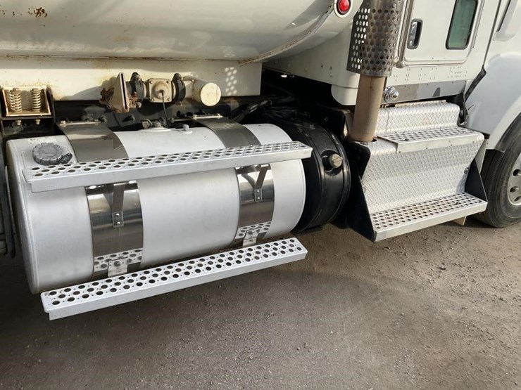 2012-kenworth-t800-image-12