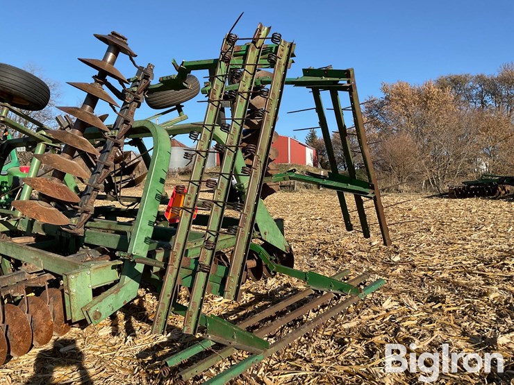 john-deere-235-image-16