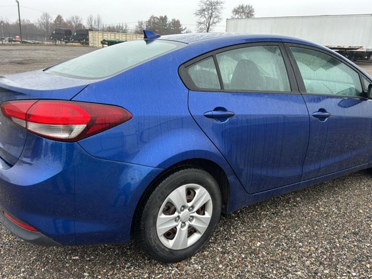 #2051-•-2017-kia-forte*-image-5