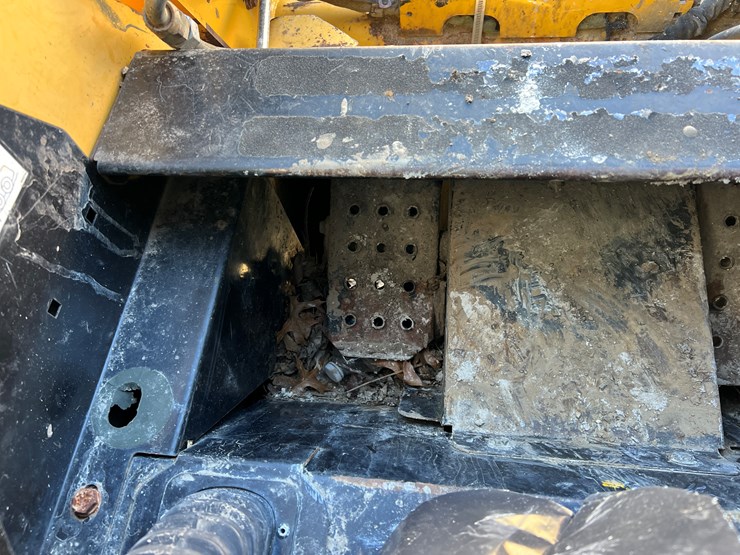 john-deere-332-image-11