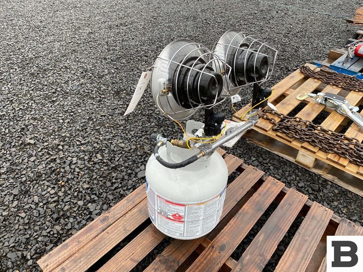 dyna-glo-tt30000m-propane-heater-w/blue-rhino-15lb-propane-tank-image-2