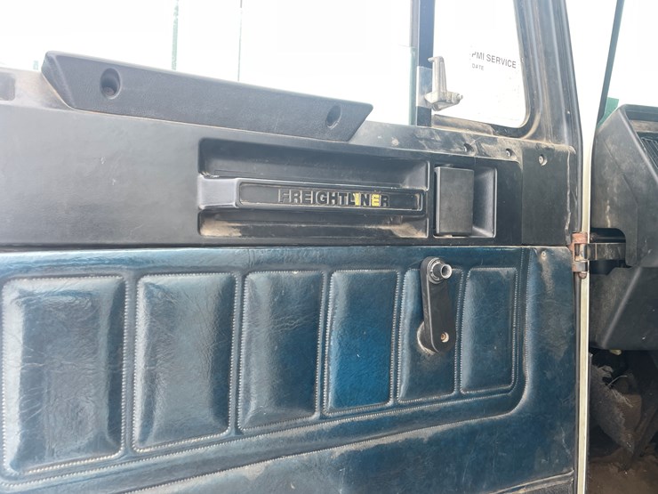 #1154-•-1996-freightliner-truck-tractor-(has-mn-reconstructed-title)-image-31