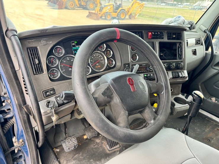 2016-kenworth-t680-image-16