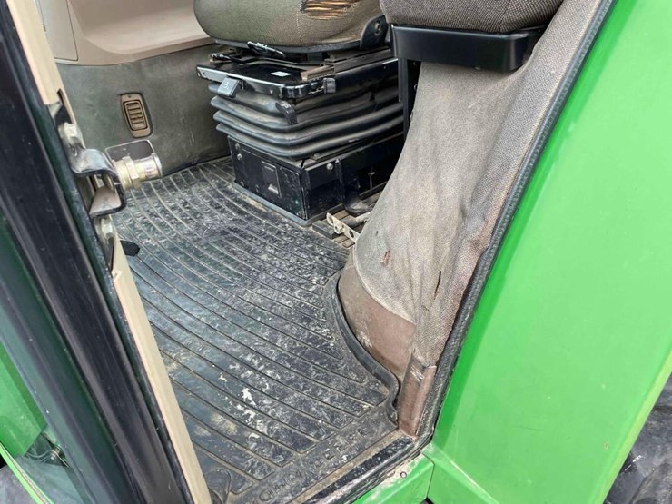 john-deere-8300-image-37