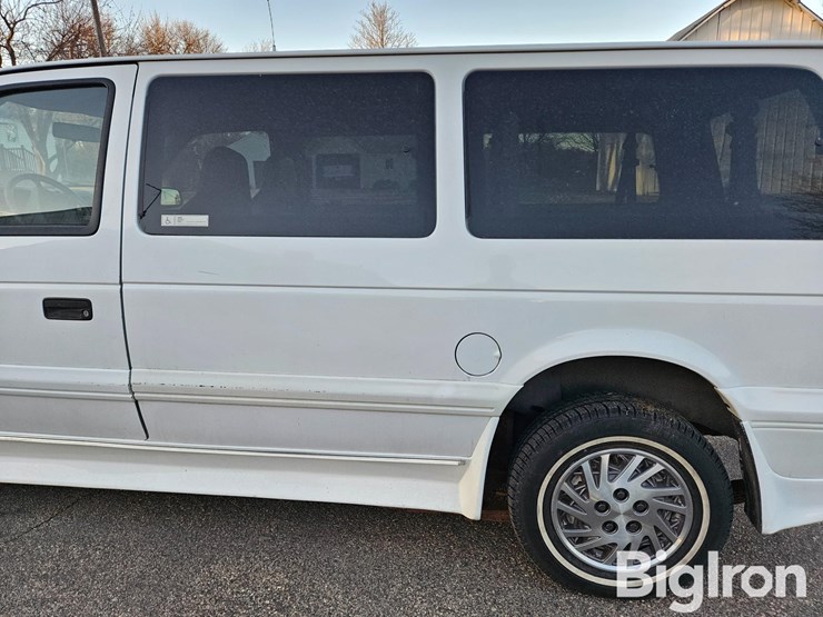 1994-dodge-grand-caravan-image-14