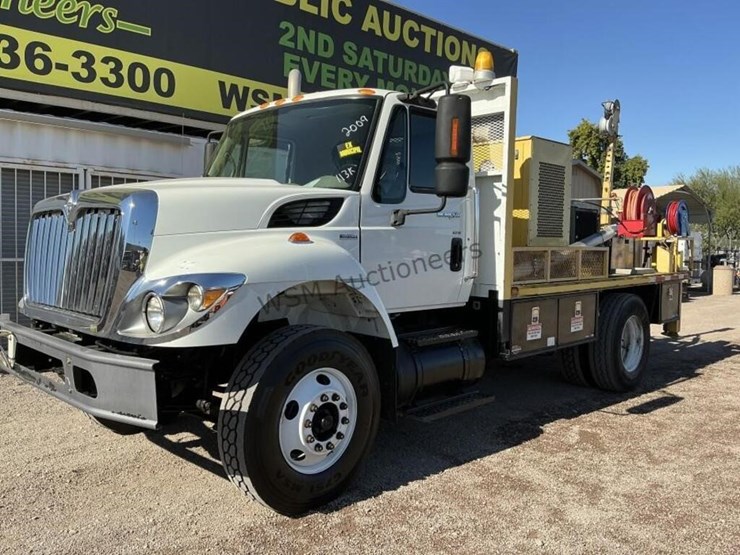 2009-international-7400-image-2