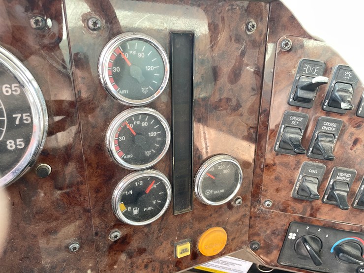 #1105-•-2005-international-5500i-6x4-dump-truck-(has-mn-title)-image-31