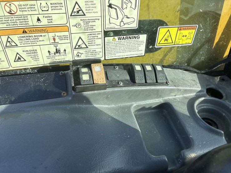 2019-caterpillar-255-image-16