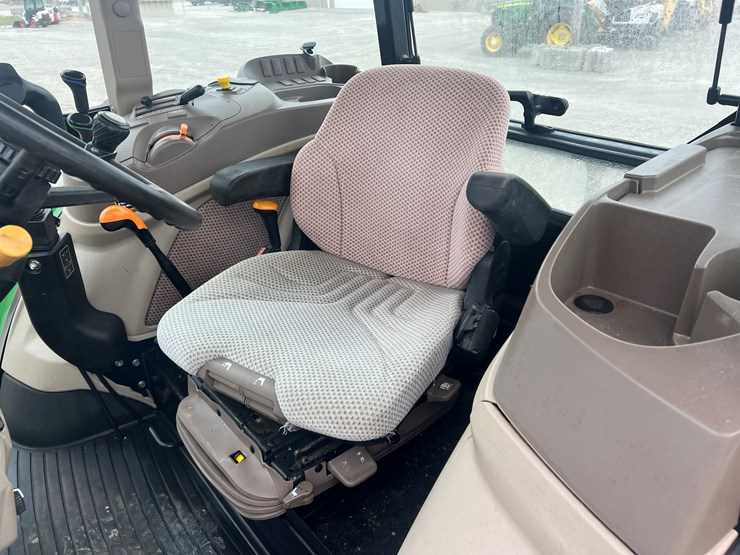 john-deere-6120e-image-6