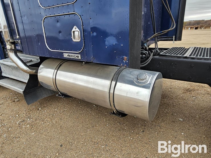 2005-kenworth-w900b-image-9