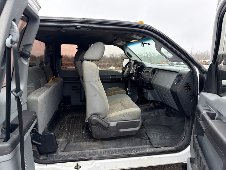 ford-f350-xl-image-23