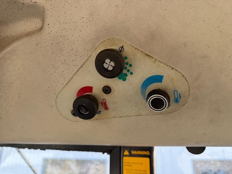 new-holland-3930-image-32