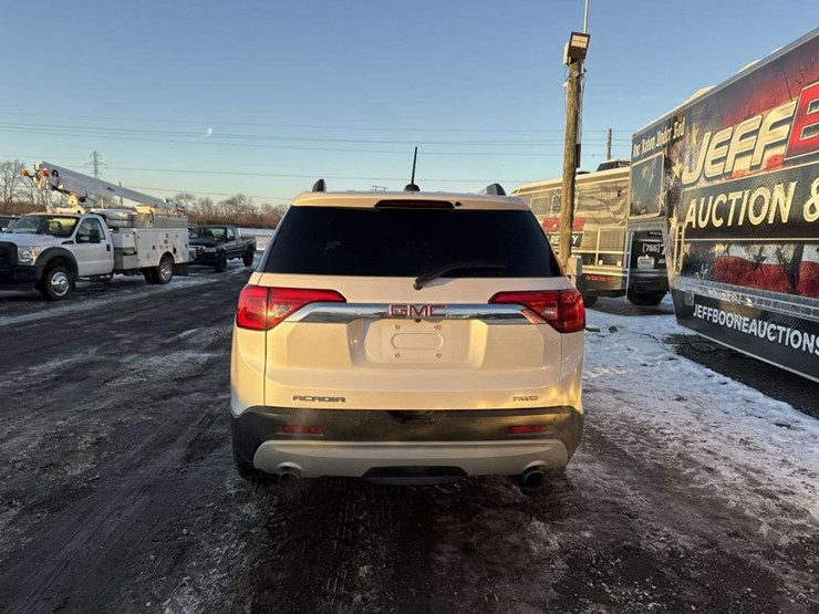 2017-gmc-acadia-slt-image-4