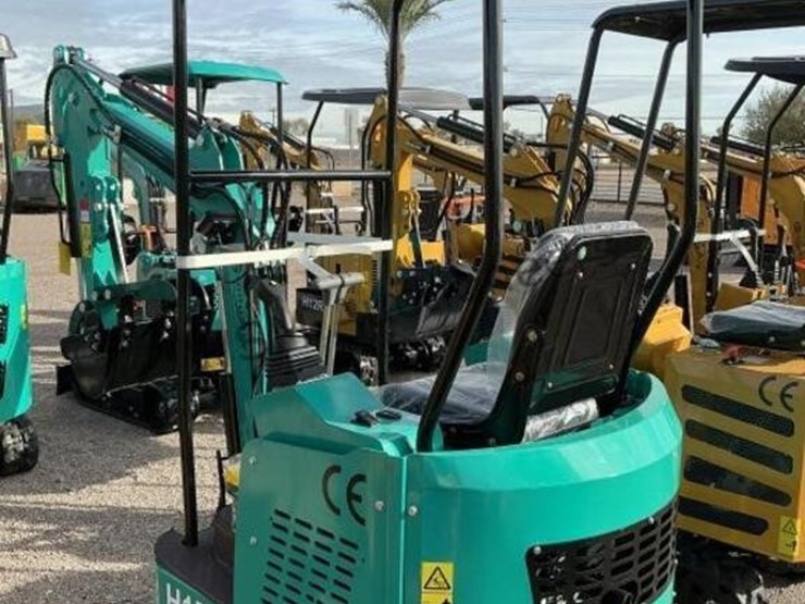 2025-agt-h15r-mini-excavator-image-3