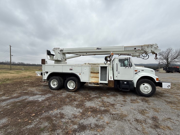 international-4900-image-7