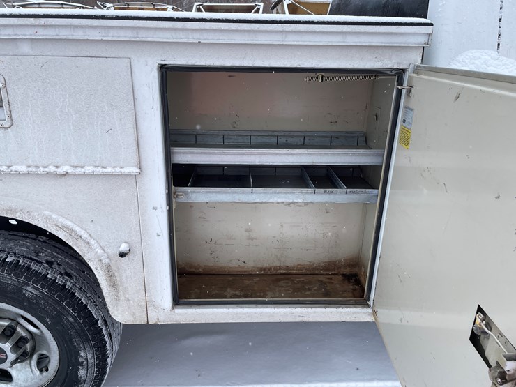 #1163-•-2003-chevrolet-service-truck-(has-mn-title)-image-19