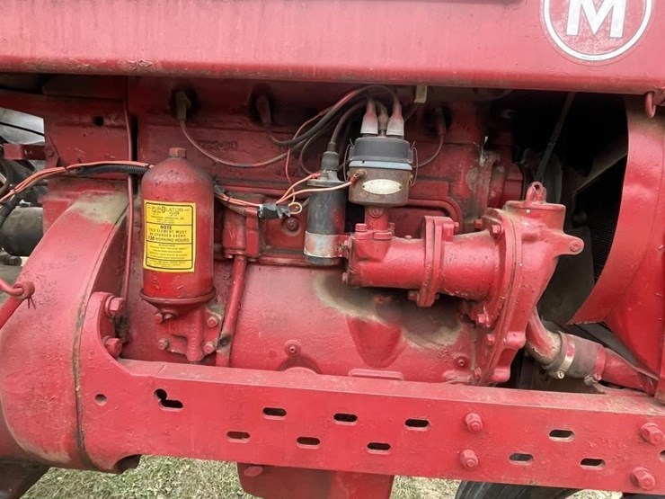 farmall-m-narrow-front-tractor-image-4