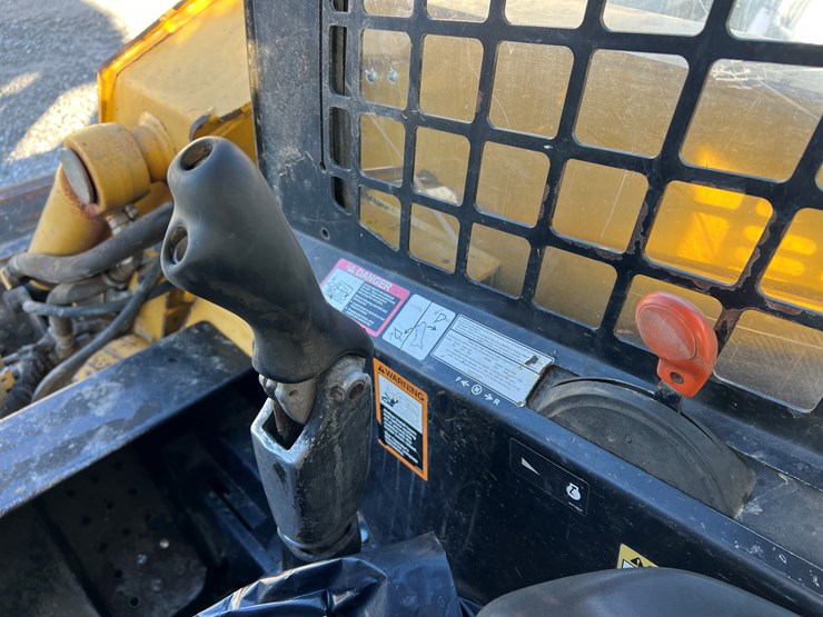 john-deere-332-image-9