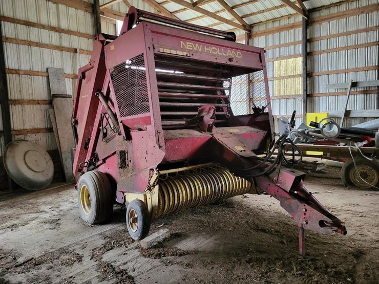 new-holland-851-image-1