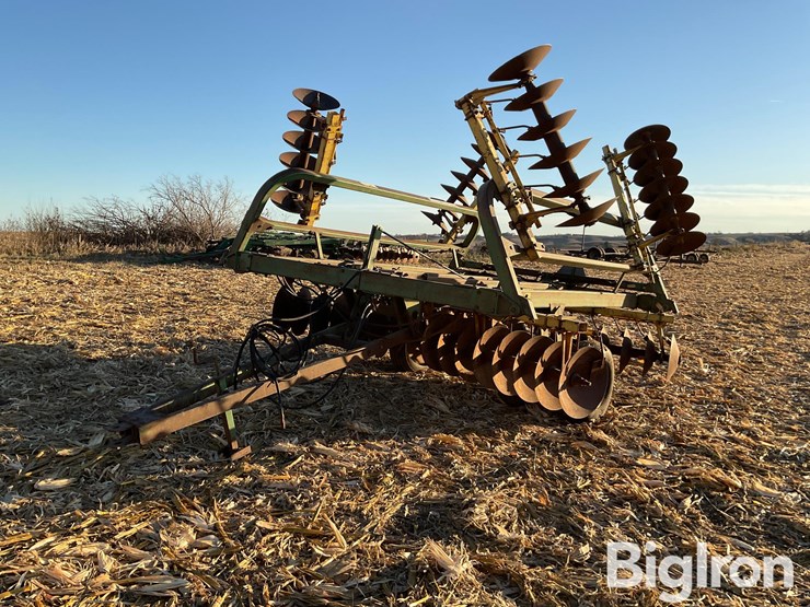 john-deere-230-image-1