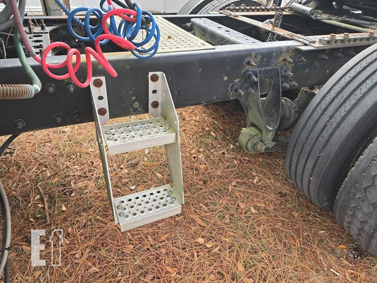 2013-international-prostar-image-11