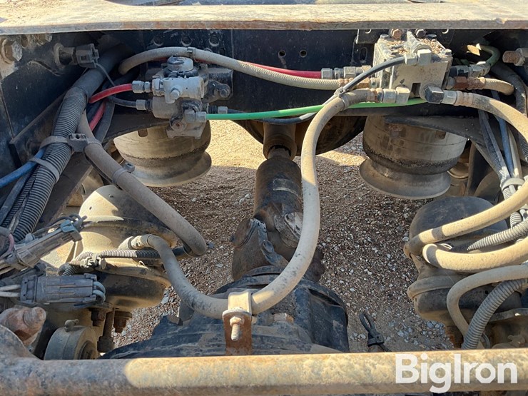 2000-freightliner-fld112-image-16