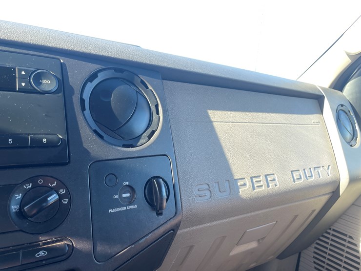 2010-ford-f550-image-52