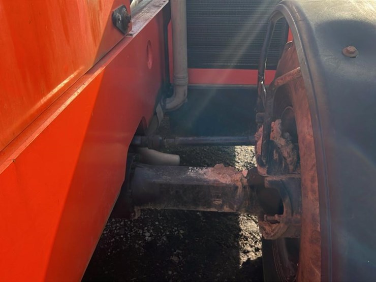 2005-lull-644e-42-image-27