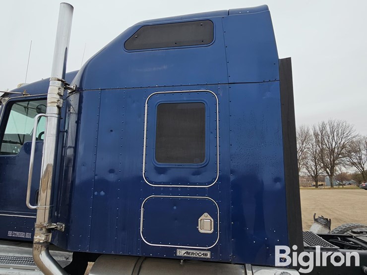 2005-kenworth-w900b-image-10