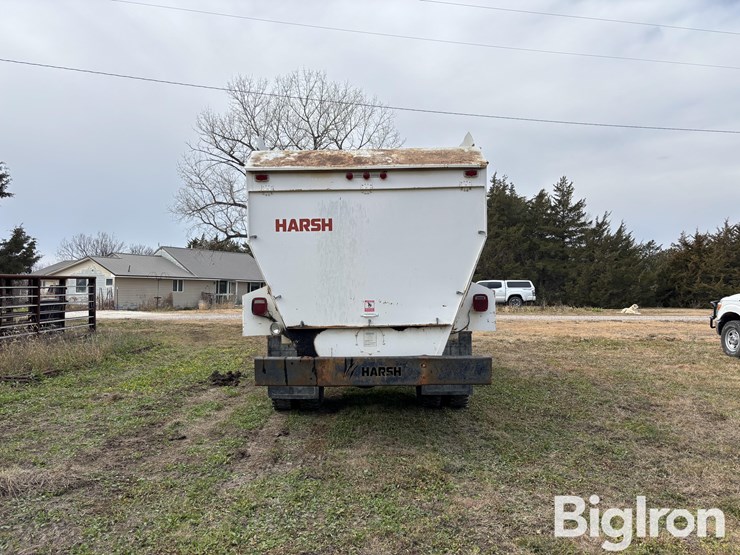 international-7400-image-6