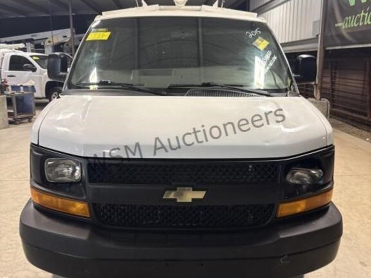 2015-chevrolet-express-2500-image-3