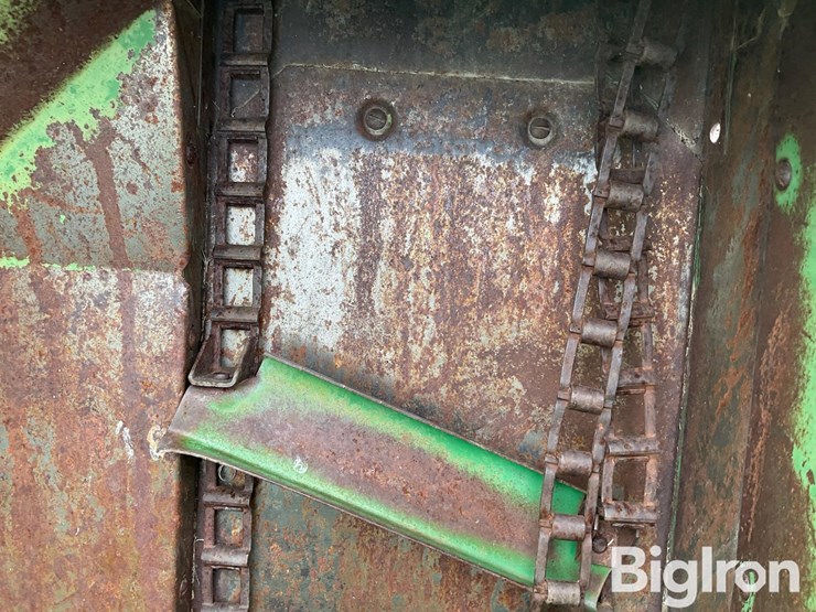 john-deere-300-image-16