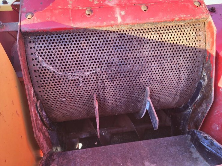 new-holland-358-image-37