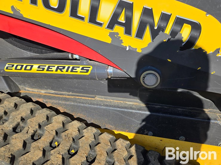 new-holland-c227-image-18